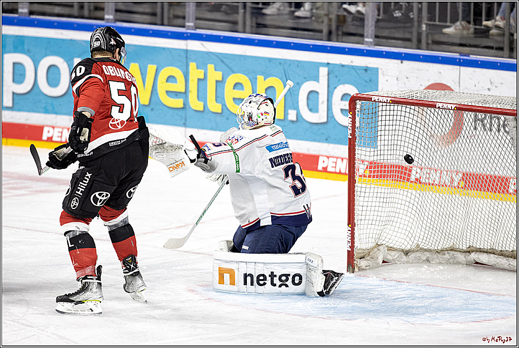 PENNY DEL Viertelfinale 2. Spiel;  Koelner Haie - Eisbaeren Berlin; Koeln, 12.04.2022
